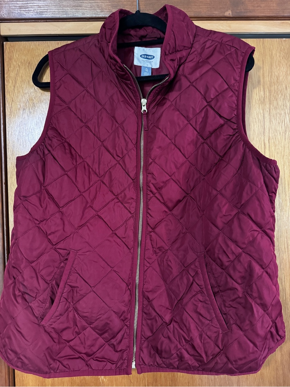 Old Navy Quilted Sleeveless Vest in Burgundy Red